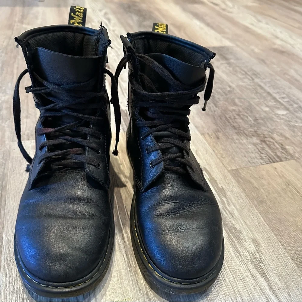 DR MARTENS Leather Lace Up Black Boots Women’s Size 6 High Top